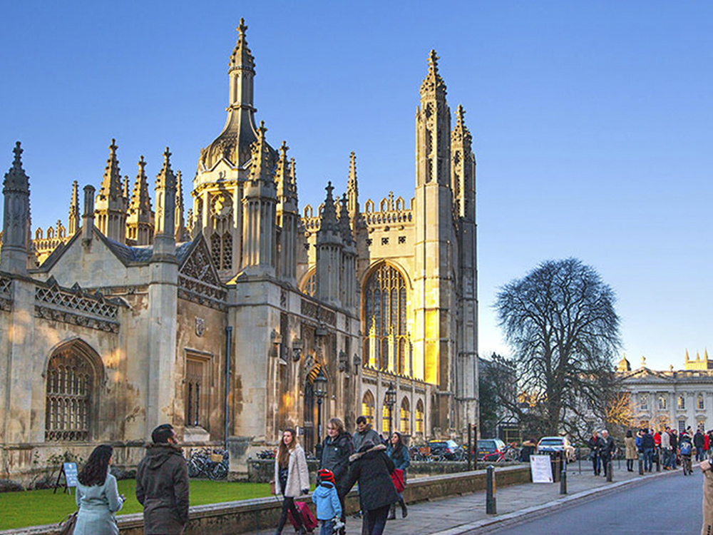 Oxford és Cambridge világszínvonalú oktatást ígér